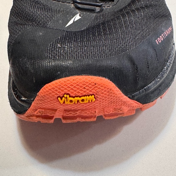 Altra Olympus 4 Womens US Size 9 Running Shoes Black Gaiter Trap Vibram Sneakers - Picture 7 of 13